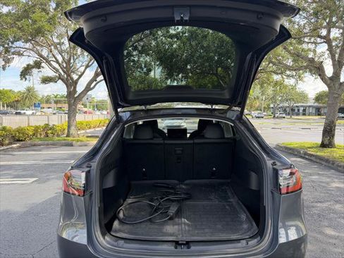 Used 2022 Tesla Model Y Long Range AWD/4WD image 19