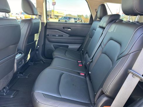 Used 2023 Nissan Pathfinder SL w/ Black Appearance Package image 12