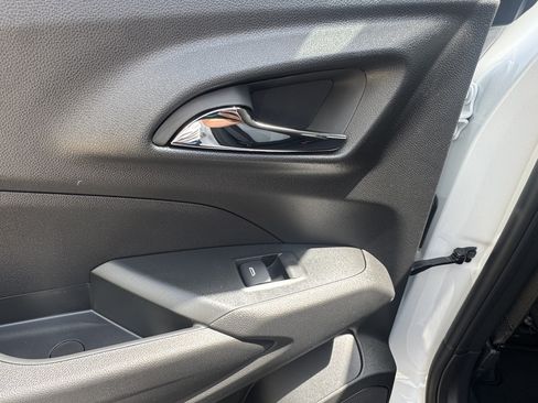 New 2026 Chevrolet Trax LS w/ LS Convenience Package FWD image 11