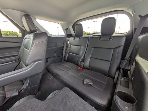 Used 2024 Ford Explorer XLT w/ Equipment Group 202A AWD/4WD image 15