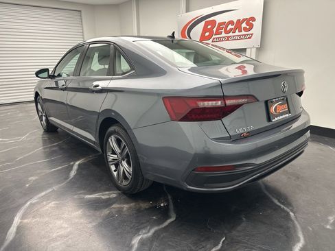 Used 2024 Volkswagen Jetta SE image 4