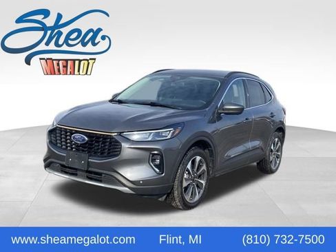 Used 2023 Ford Escape Platinum image 1