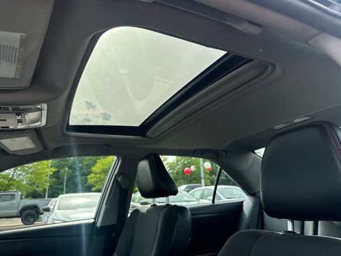 Used 2017 Toyota Camry SE w/ Moonroof Package FWD image 15