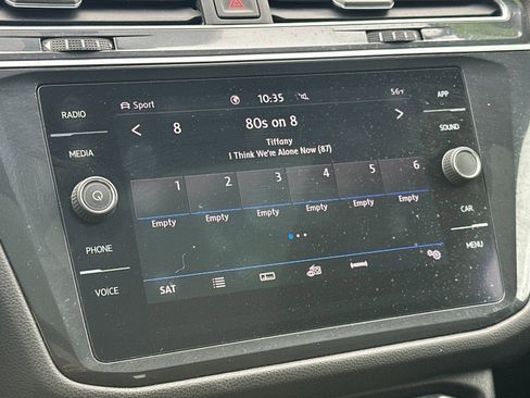 Used 2020 Volkswagen Tiguan SE w/ Panoramic Sunroof Package image 17