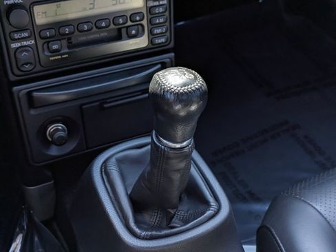 Used 2002 Toyota MR2 RWD image 19