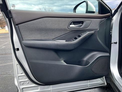 Used 2022 Nissan Rogue SV image 18