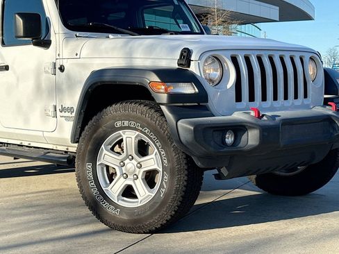 Used 2019 Jeep Wrangler Unlimited Sport S image 9