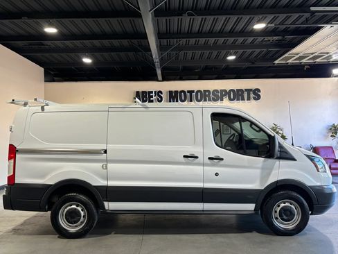 Used 2018 Ford Transit 250 130 Low Roof RWD image 4