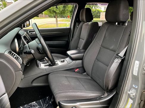 Used 2019 Jeep Grand Cherokee Laredo AWD/4WD image 15
