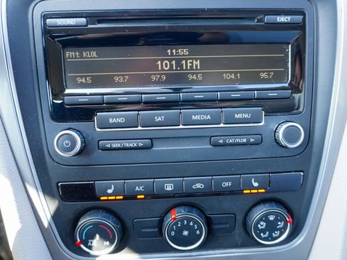 Used 2014 Volkswagen Passat 1.8T S image 27