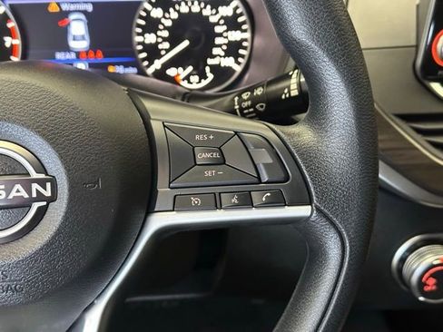 Used 2024 Nissan Altima 2.5 SV FWD image 23
