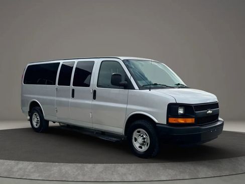 Used 2017 Chevrolet Express 3500 LS image 12