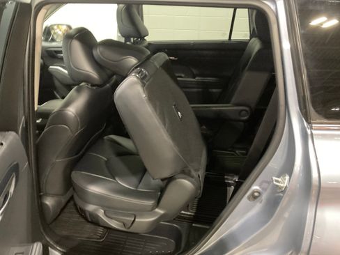 Used 2024 Toyota Highlander XLE image 20