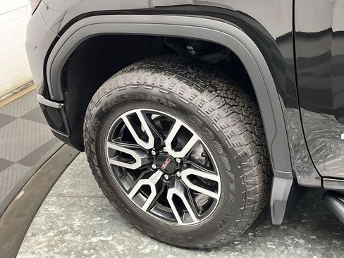 Used 2024 GMC Sierra 1500 AT4 w/ Technology Package AWD/4WD image 40