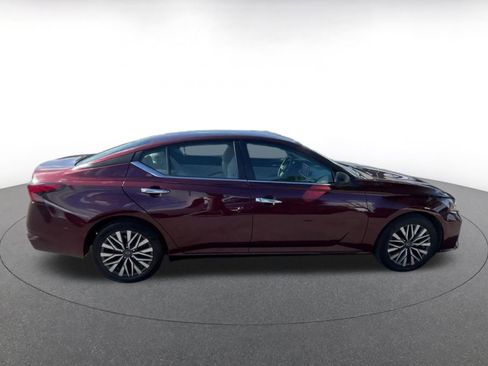 Used 2025 Nissan Altima 2.5 SV FWD image 16