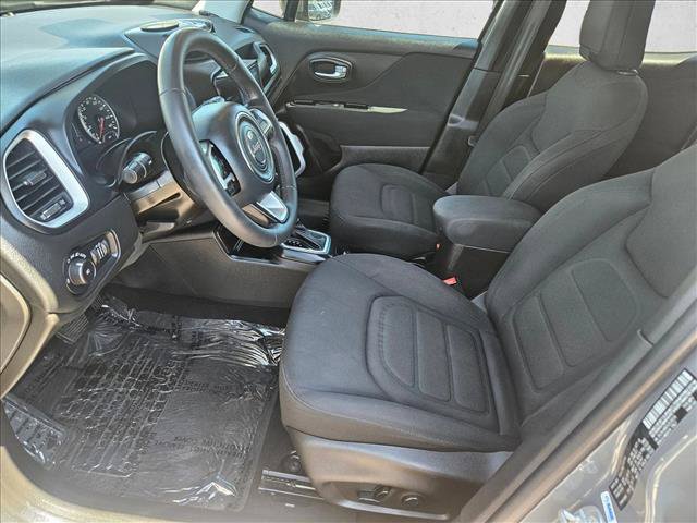 Used 2020 Jeep Renegade Latitude w/ Popular Equipment Group FWD image 15