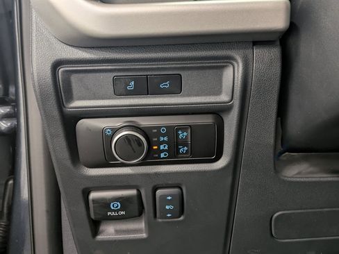 Used 2023 Ford Expedition XLT image 19