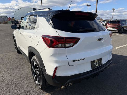 Used 2022 Chevrolet TrailBlazer RS w/ Sun and Liftgate Package image 5