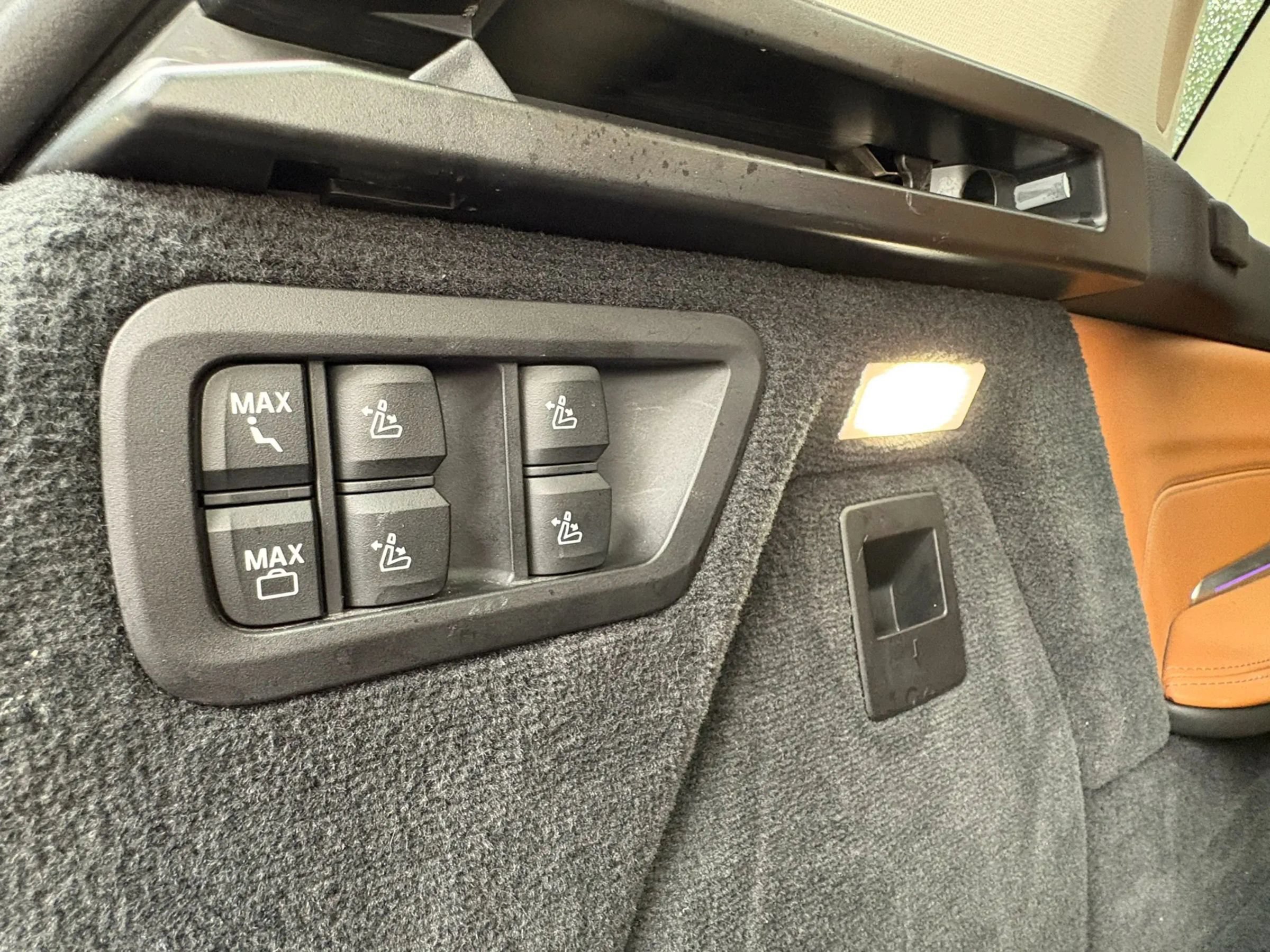 Used 2019 BMW X7 xDrive50i w/ Premium Package AWD/4WD image 32