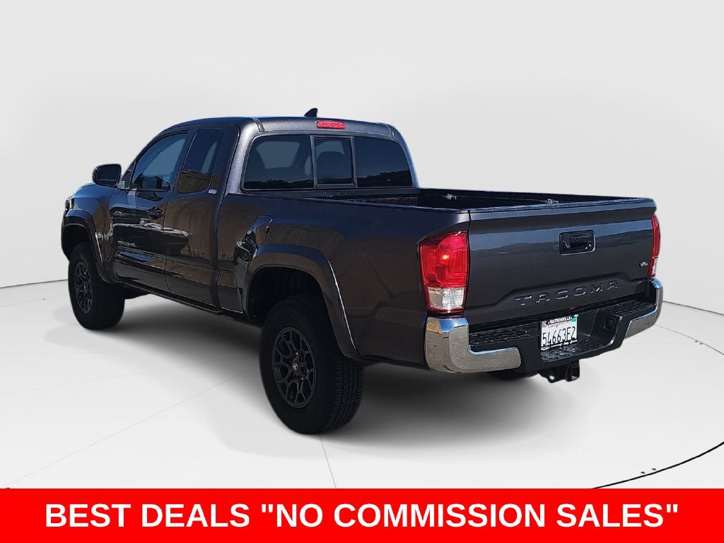 Used 2017 Toyota Tacoma SR5 w/ Tow Package RWD image 5