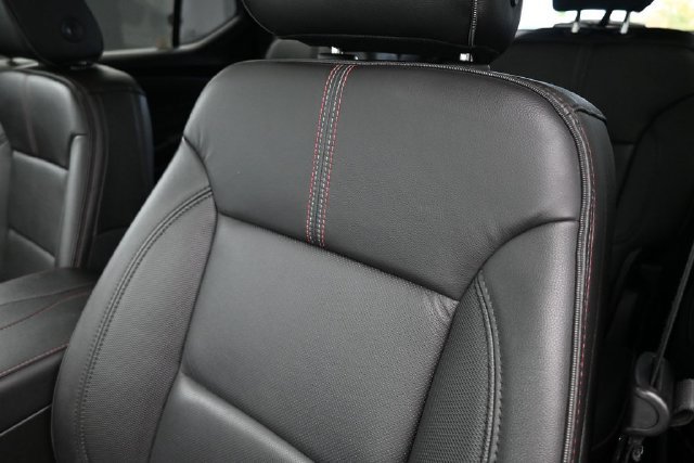 Used 2023 Chevrolet Traverse RS w/ LPO, Floor Liner Package AWD/4WD image 18