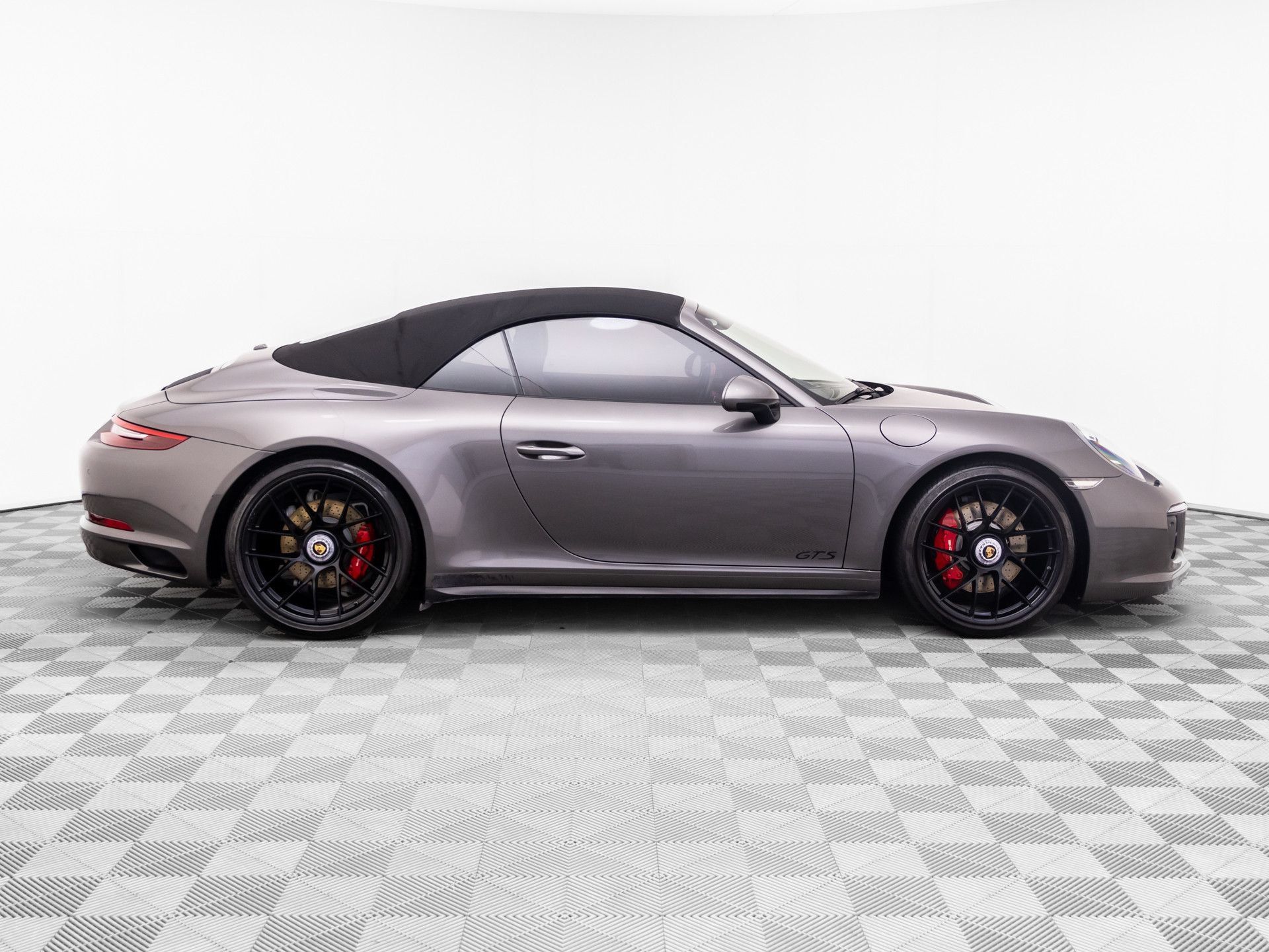Used 2018 Porsche 911 Carrera GTS RWD image 7