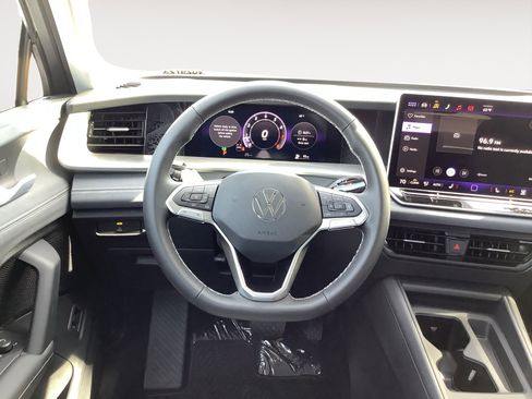 New 2026 Volkswagen Tiguan SE FWD image 15