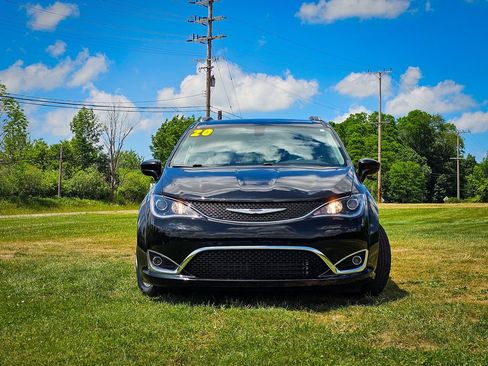 Used 2020 Chrysler Pacifica Touring-L Plus FWD image 8