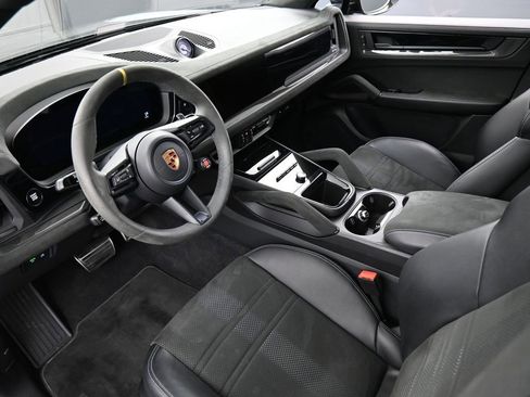 Certified 2024 Porsche Cayenne Turbo GT AWD/4WD image 4