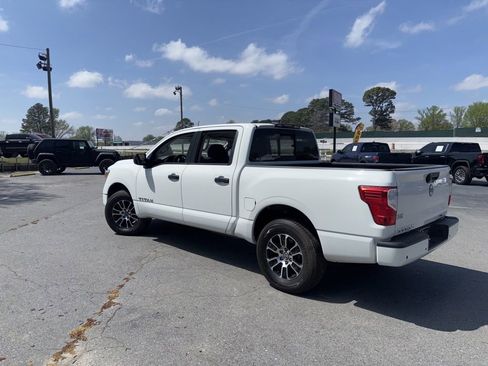 Used 2023 Nissan Titan SV image 3
