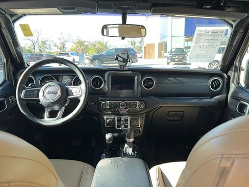 Used 2018 Jeep Wrangler Unlimited Sahara image 16