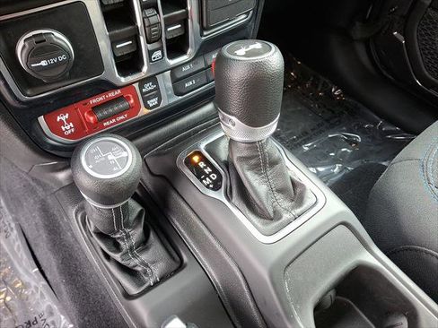 Used 2024 Jeep Wrangler Unlimited Rubicon 4xe image 4