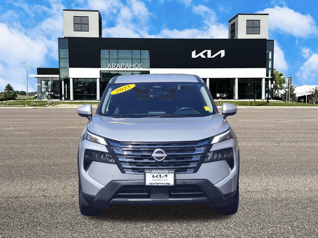 Used 2025 Nissan Rogue SV AWD/4WD image 3