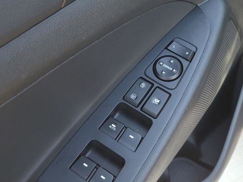 Used 2020 Hyundai Tucson Sport FWD image 17