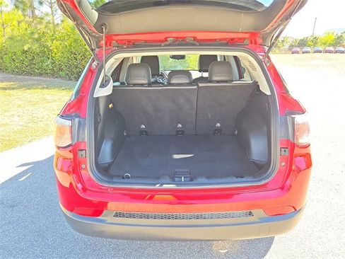 Used 2018 Jeep Compass Latitude image 5