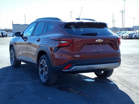 Used 2024 Chevrolet Trax LT image 5