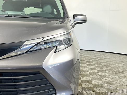 Used 2024 Toyota Sienna XLE image 12