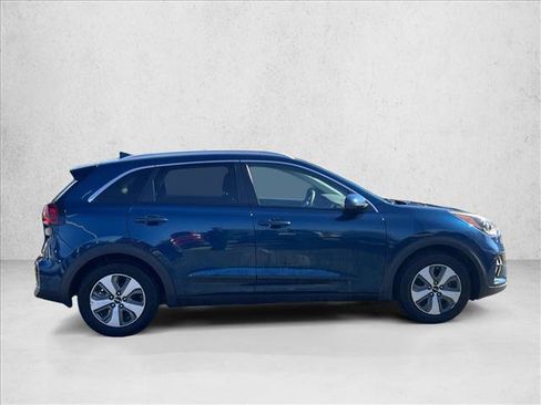 Used 2022 Kia Niro LX image 4
