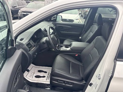 Used 2025 Honda Passport EX-L image 9