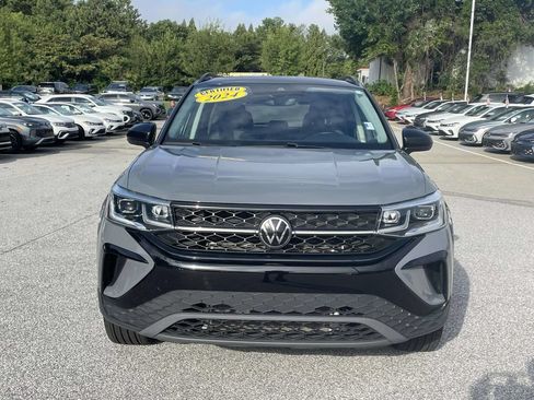 Certified 2024 Volkswagen Taos SE AWD/4WD image 2