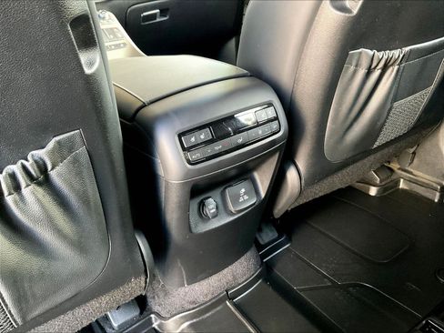 Used 2022 Hyundai Palisade Calligraphy w/ Winter Package FWD image 10