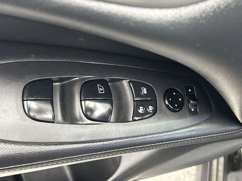 Used 2020 Nissan Pathfinder S image 18