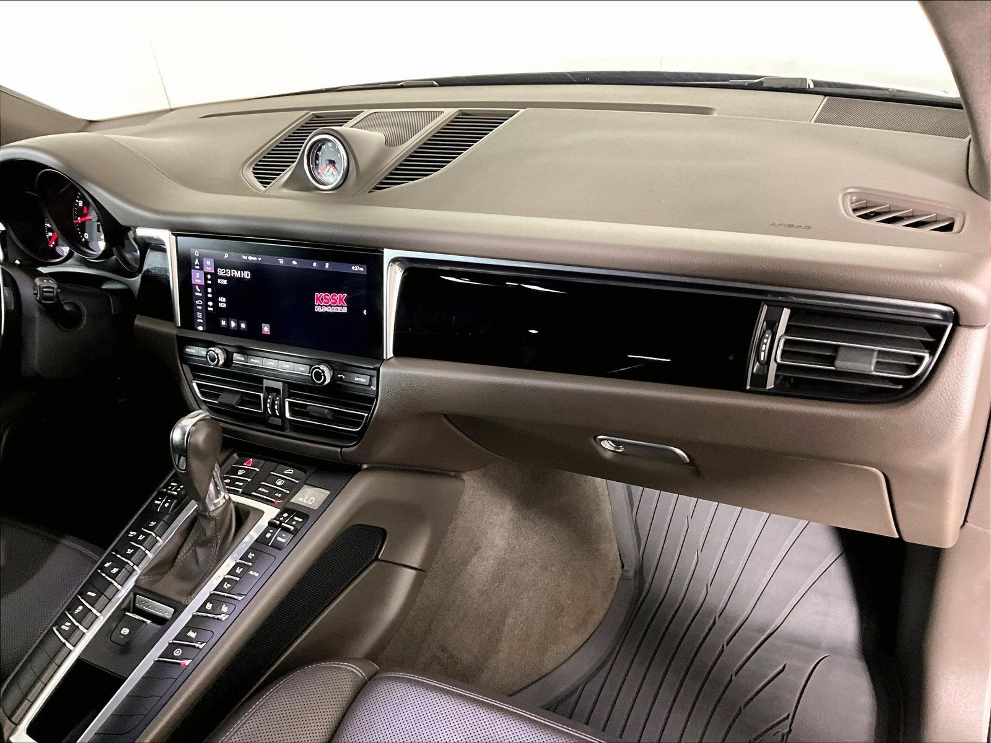 Certified 2020 Porsche Macan AWD/4WD image 17