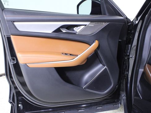 Used 2023 Jaguar F-PACE R-Dynamic S image 19