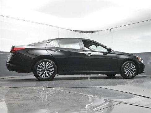 Used 2024 Nissan Altima 2.5 SV image 36