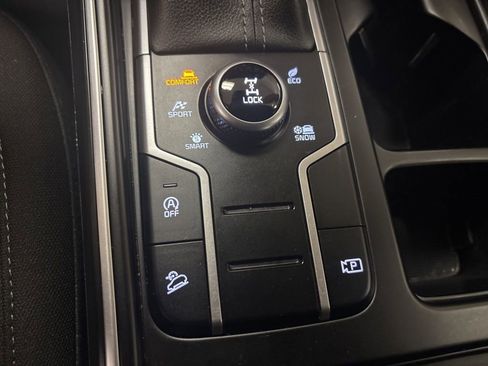 Used 2023 Kia Sorento LX image 17