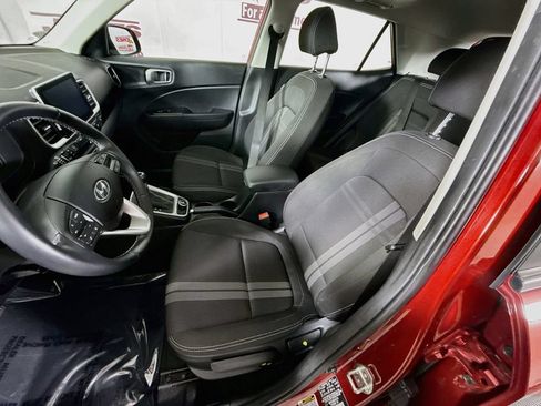 Certified 2024 Hyundai Venue SEL FWD image 26