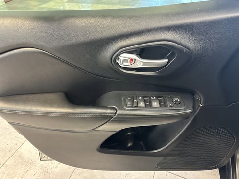 Used 2016 Jeep Cherokee Limited image 19