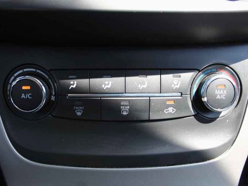 Used 2015 Nissan Sentra SV FWD image 22