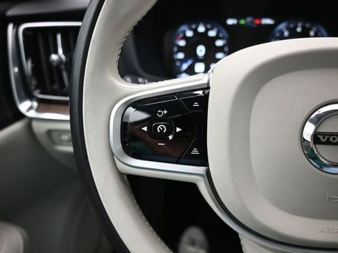 Used 2020 Volvo S60 T5 Momentum FWD image 20